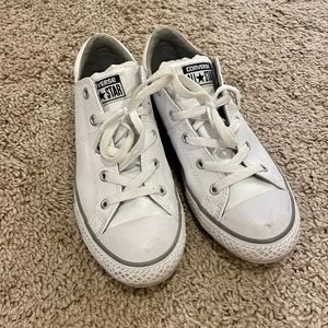 Converse leather low tops, size 5 women, very good condition!